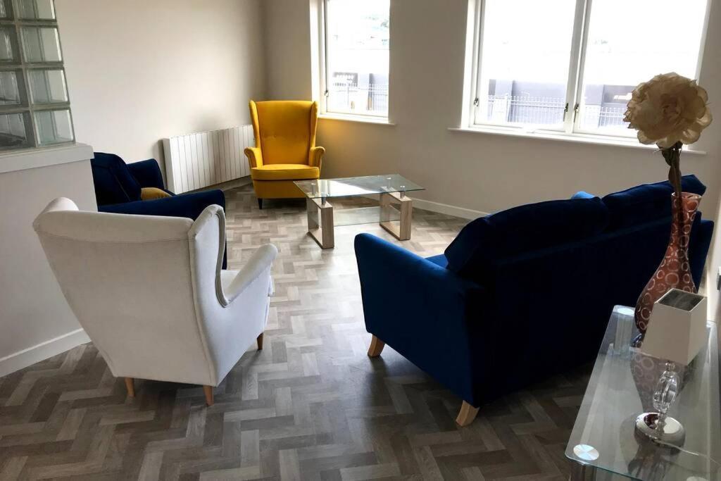 Stylish 3 Bed Apartment With Lough Atalia Views Голуэй Экстерьер фото